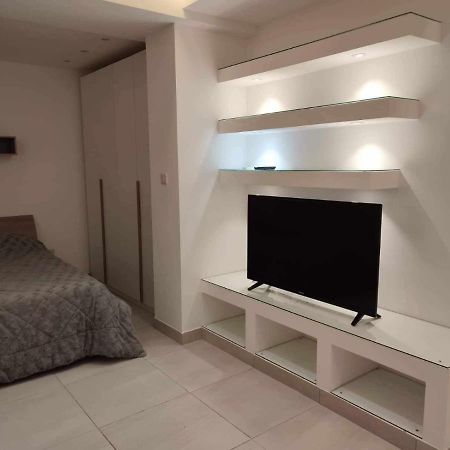 Crescent Corner Apartment St. Paul's Bay Ngoại thất bức ảnh