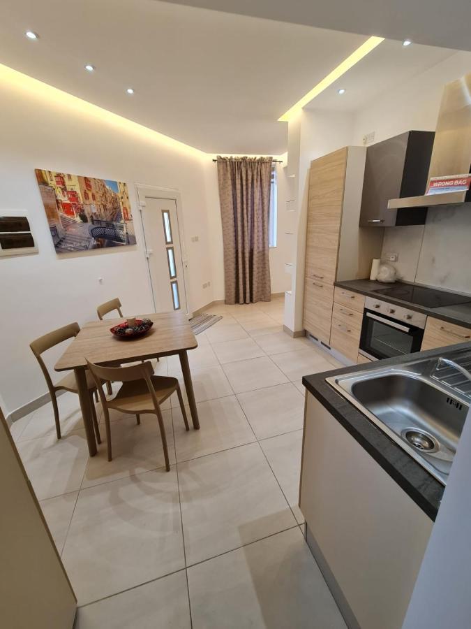 Crescent Corner Apartment St. Paul's Bay Ngoại thất bức ảnh