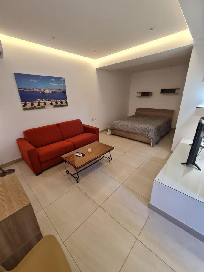 Crescent Corner Apartment St. Paul's Bay Ngoại thất bức ảnh