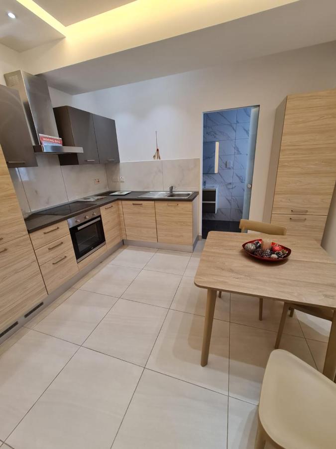 Crescent Corner Apartment St. Paul's Bay Ngoại thất bức ảnh
