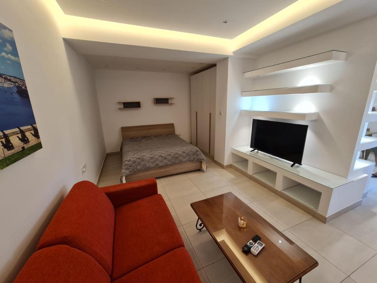 Crescent Corner Apartment St. Paul's Bay Ngoại thất bức ảnh