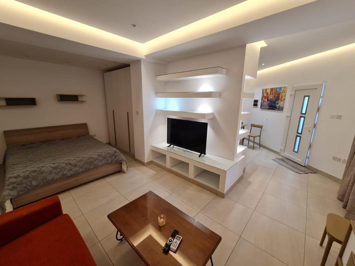 Crescent Corner Apartment St. Paul's Bay Ngoại thất bức ảnh